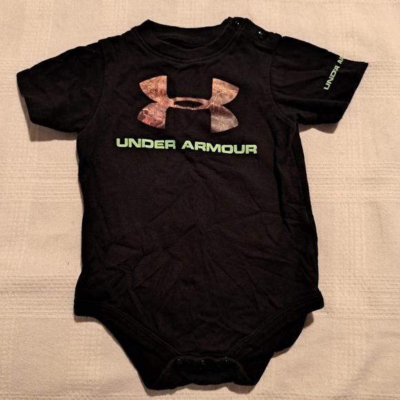 Under Armour boys 6-9 months black body suit, snaps on the shoulder and bottom, - Picture 1 of 5